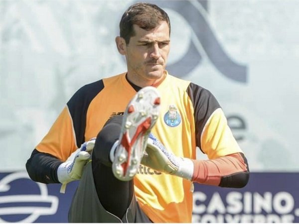 Porto Tengah Cari Kiper Baru Ditengah Keraguan Terkait Kondisi Iker Casillas