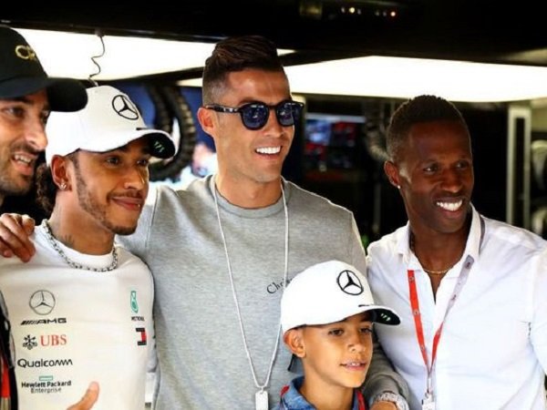 Cristiano Ronaldo Kunjungi Garasi Mercedes