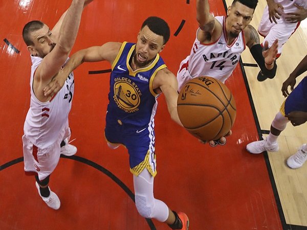 Menang di Game 2, Warriors Samakan Kedudukan Dengan Raptors