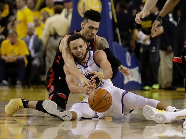 47 Poin Curry Masih Tak Cukup Menangkan Warriors Atas Raptors di Game Ketiga