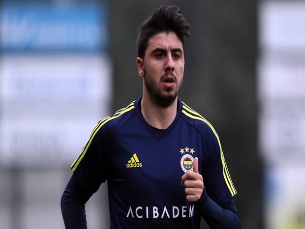 Lazio Siap Ajukan Tawaran untuk Boyong Gelandang Fenerbahce