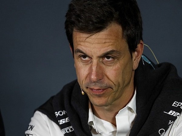 Bos Mercedes Tegaskan Agar Tidak Berikan Tekanan Berlebihan pada Stewards
