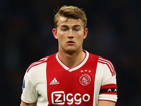 De Ligt Masih Belum Yakin Pilih Barcelona Sebagai Klub Barunya