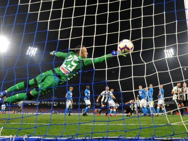 Arsenal Beri Tengat Waktu Kepada Napoli untuk Ospina