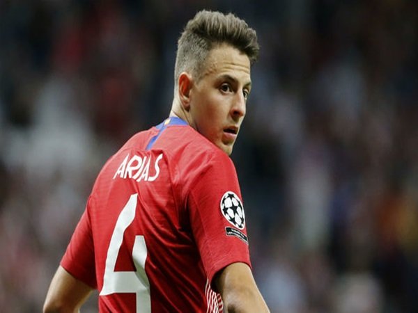 Everton Incar Servis Defender Atletico Madrid Gantikan Jonjoe Kenny