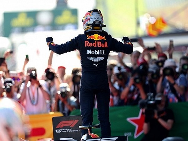 FIA Sebut Insiden Verstappen Berbeda dengan Penalti Vettel