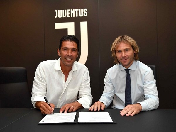 Gianluigi Buffon Resmi Kembali ke Juventus