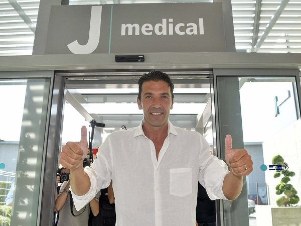 Gianluigi Buffon Tiba di Fasilitas Kesehatan Juventus untuk Jalani Tes Medis