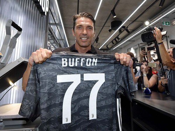 Kembali ke Juventus, Buffon Tolak Tawaran dari Szczesny dan Chiellini