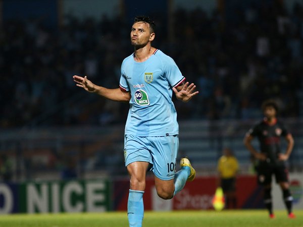 Alex Torehkan Hattrick, Nilmaizar: Dia Buktikan Diri Sebagai Pemain Hebat