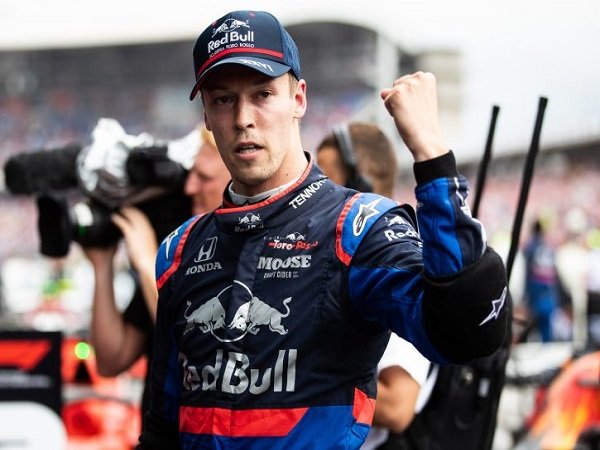 Bos Toro Rosso Nilai Kvyat Layak Dapatkan Satu Tempat di Tim Red Bull