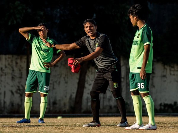 Tekad Bejo Bawa Persebaya Bangkit di Markas Perseru BLFC