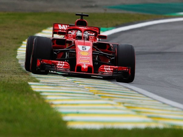 Vettel Masih Belum Putus Asa Kejar Poin Hamilton
