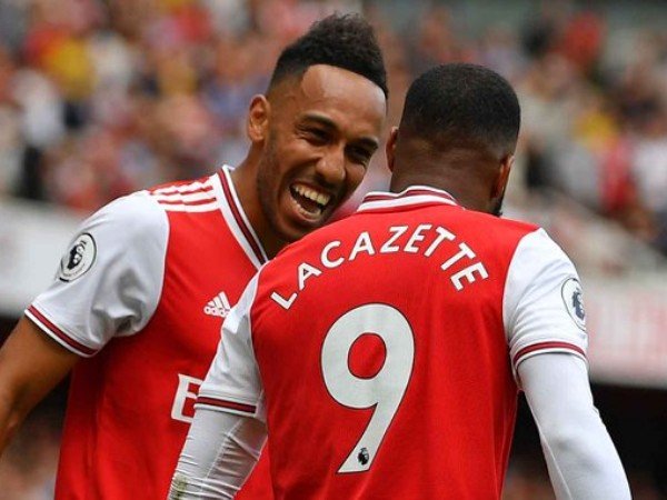 Arsenal Segera Naikkan Gaji Aubameyang dan Lacazette