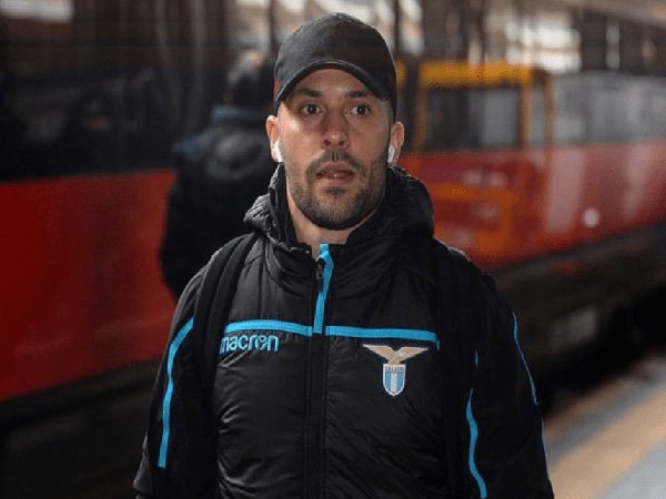 Transfer Defender Lazio ke Fenerbahce Terancam Gagal