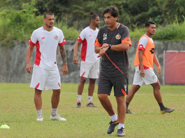 Membawa Semen Padang FC Bangkit Jadi Tantangan Besar Eduardo Almeida