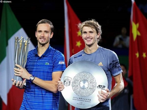 Alexander Zverev Gigit Jari, Daniil Medvedev Bawa Pulang Gelar Shanghai Masters
