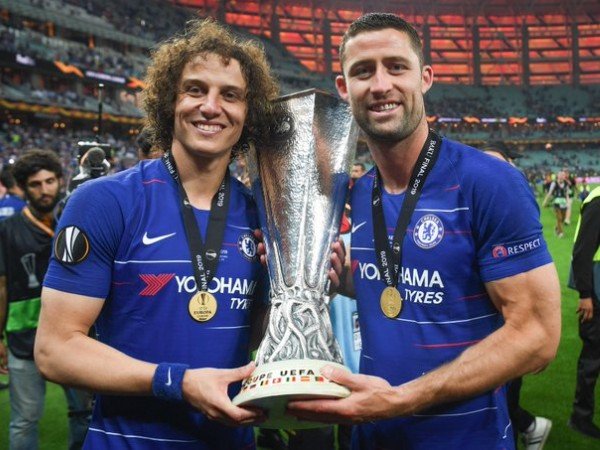 Arsenal Harusnya Lebih Pilih Gary Cahill Ketimbang David Luiz