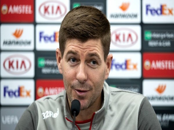 Kontra FC Porto, Gerrard Minta Dukungan dari Fans Rangers