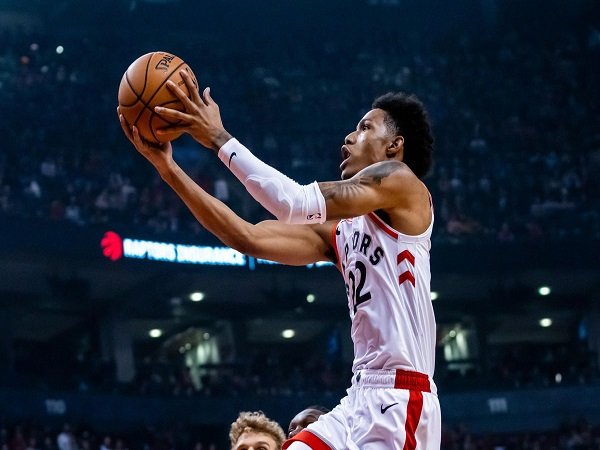 Cedera Lutut, Patrick McCaw Naik Meja Operasi