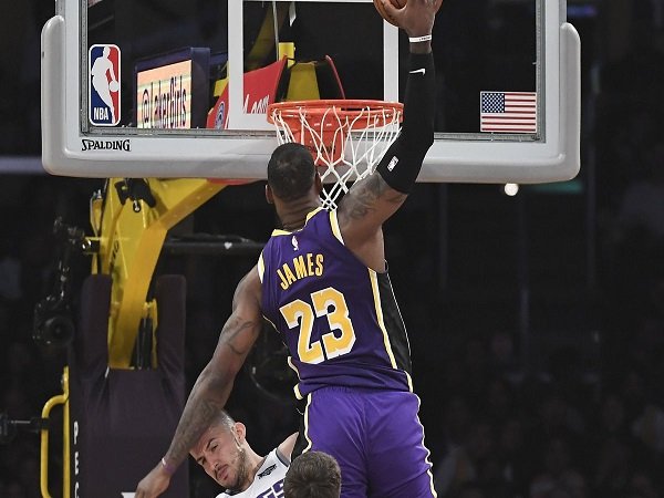 Los Angeles Lakers Menang Tipis Atas Sacramento Kings