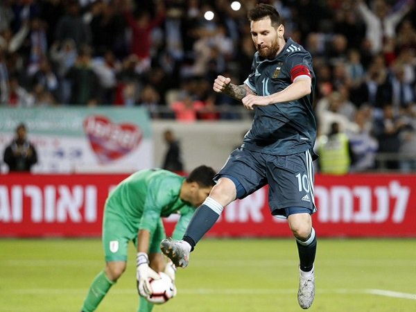 Penalti Messi Selamatkan Argentina dari Kekalahan Kontra Uruguay