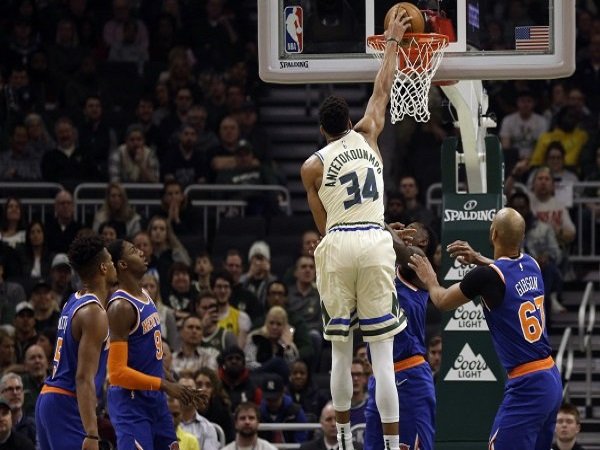 Tampil Garang, Bucks Menang Telak Atas Knicks