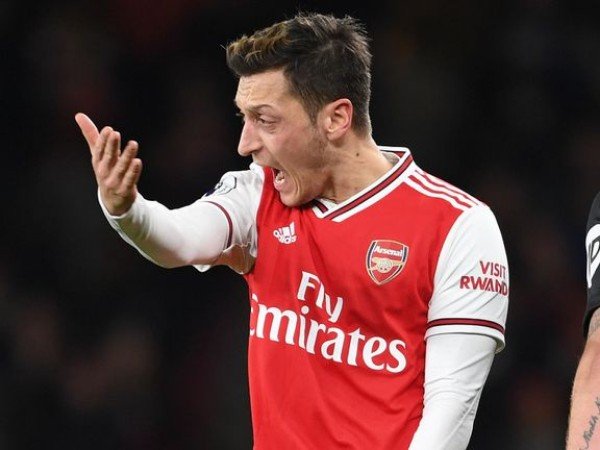 Legenda Arsenal Minta Ljungberg Singkirkan Mesut Ozil
