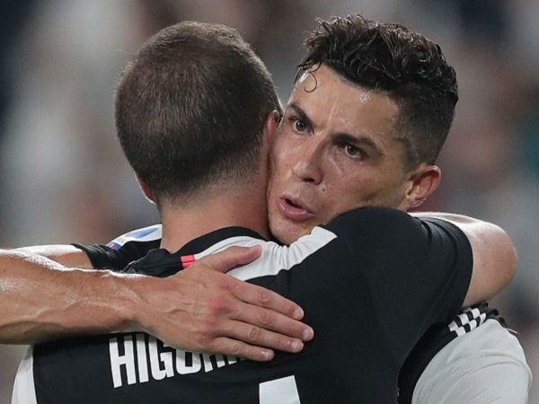 Antar Juventus Kalahkan Leverkusen, Buffon Puji Ronaldo dan Higuain