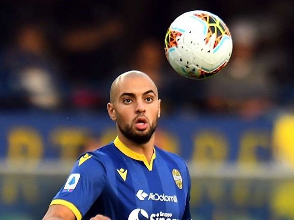 Napoli Buru Dua Pemain Hellas Verona