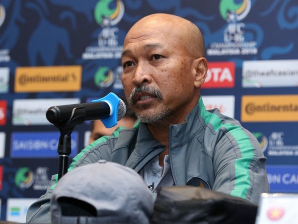 Fakhri Husaini Tolak Latih Klub Profesional Indonesia