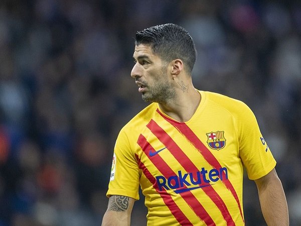 Barcelona Pastikan Luis Suarez Absen Empat Bulan Karena Cedera Lutut