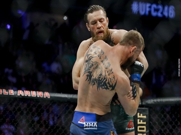 McGregor Bekuk Cerrone Dalam Waktu Singkat, Begini Tanggapan Pelatih