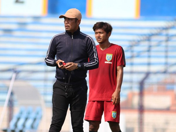 Latihan Perdana, Tim Pelatih Persela Pantau Tingkat Kebugaran Fisik Pemain