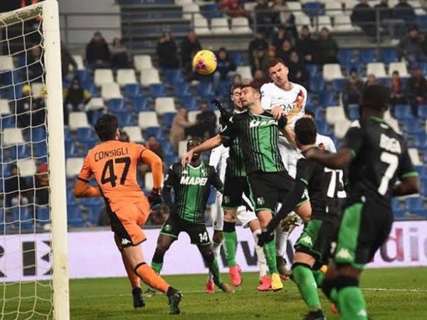 Drama 6 Gol Benamkan AS Roma di Mapei Stadium