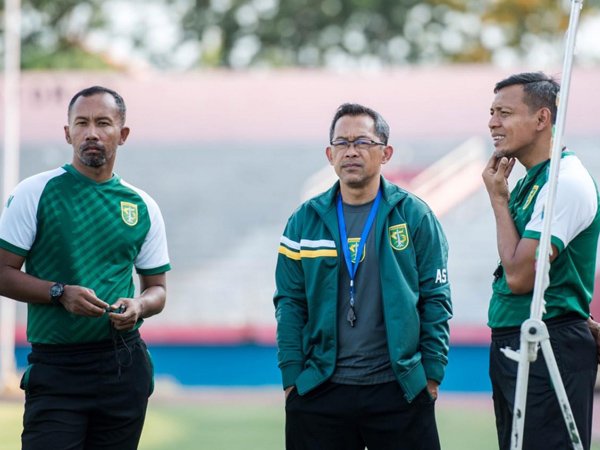 Persebaya Disebut Tak Profesional Urusan Transfer Pemain, Aji Santoso Meradang