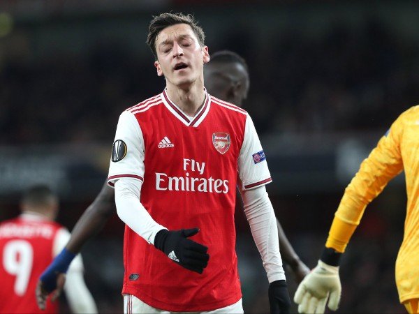 Agen Konfirmasi Mesut Ozil Tidak akan Tinggalkan Arsenal