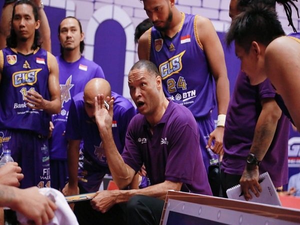 Perbedaan Brian Rowsom Dengan Giedrius Zibenas Versi Arif Hidayat