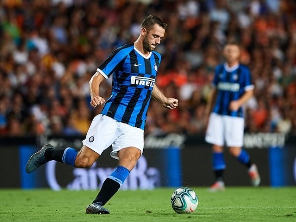 De Vrij Kunci Sukses Lini Belakang Inter Milan dan Skema Permainan Conte