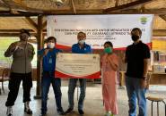 Virus Corona: Persib Salurkan Bantuan APD ke Sejumlah Rumah Sakit di Bandung