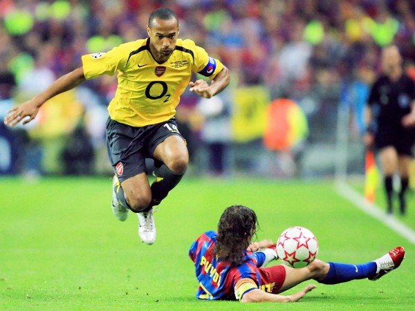 Karena Hal Ini, Thierry Henry Lebih Senang Main di Arsenal daripada Barcelona