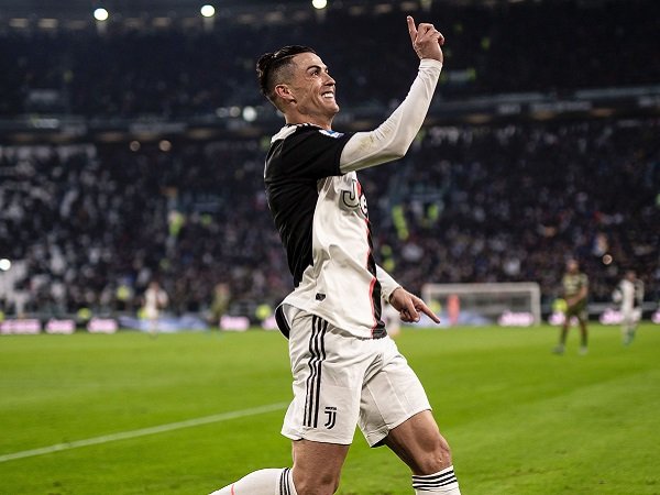 Juventus: Kembali ke Turin, Cristiano Ronaldo Mulai Jalani Karantina