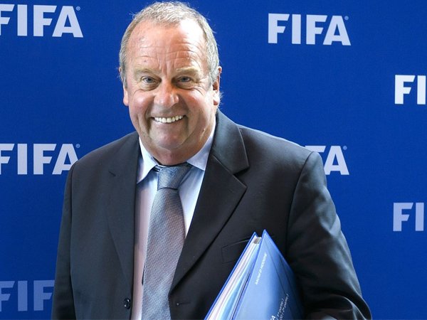 Ketua Komisi Medis FIFA Sarankan Premier League Dihentikan