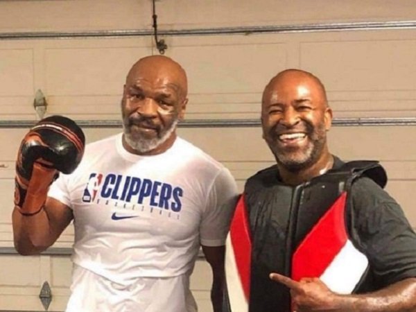 Meski Sudah Tua, Pukulan Mike Tyson Masih Mematikan