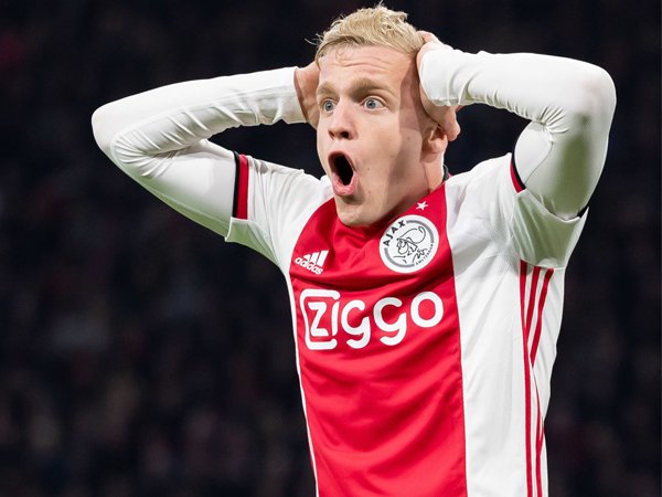 Kabar Baik Bagi MU, Ajax Beri Lampu Hijau Soal Transfer Van de Beek