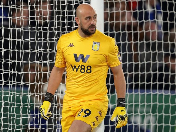Direktur PSG Minta Pepe Reina Tunda Rencana Pensiun