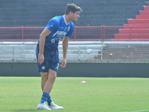 Bek Asing Persib Buka Usaha Kuliner Lewat Sistem Pesan Antar