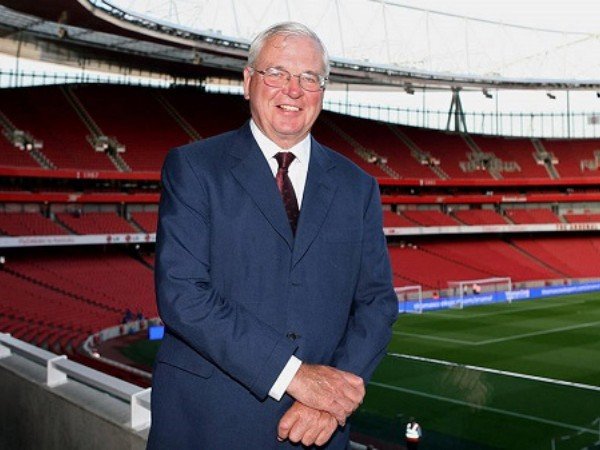 Setelah 15 Tahun di Arsenal, Akhirnya Pensiun Juga