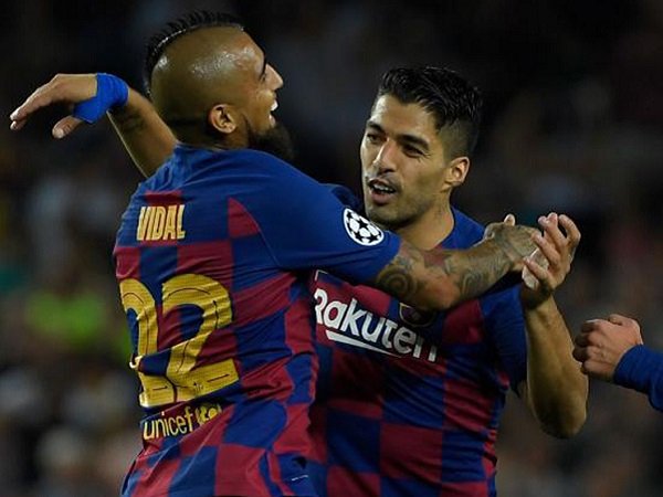 Vidal Menyambut Kembali Sembuhnya Suarez dari Cedera Lutut