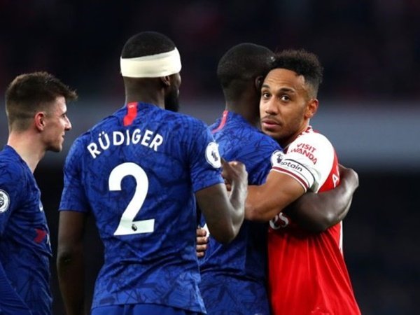 Burley Nilai Peluang Chelsea Rekrut Aubameyang dari Arsenal